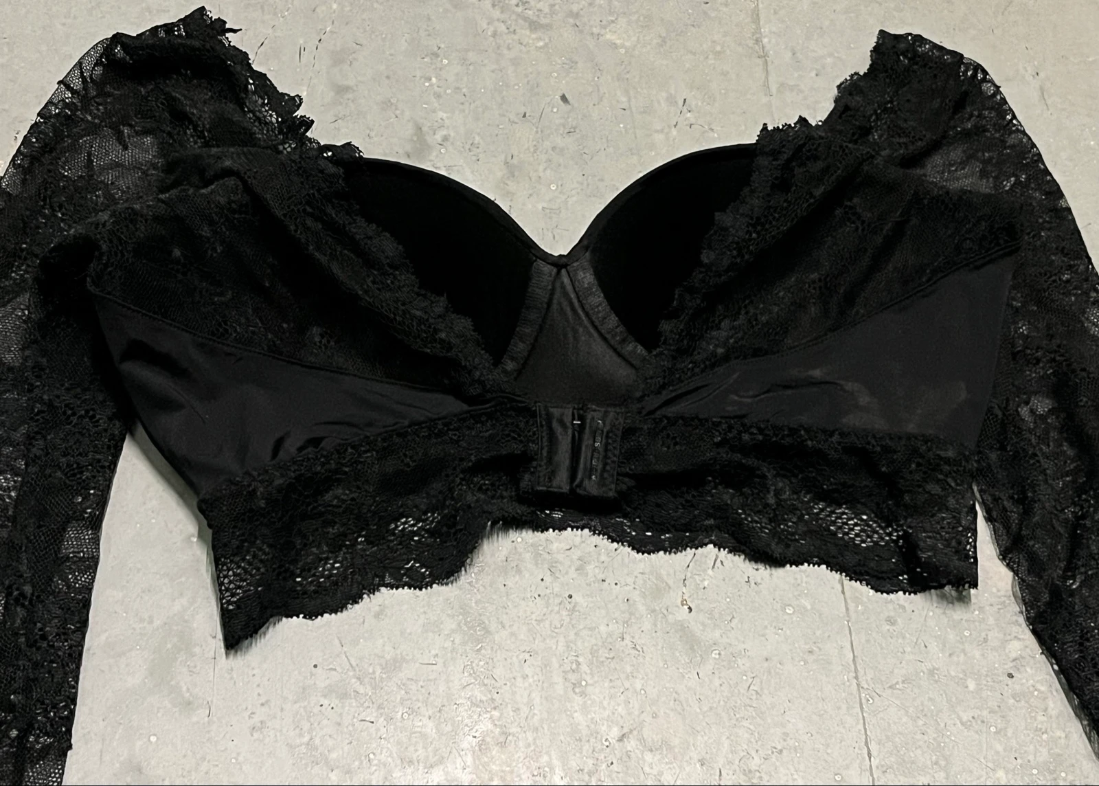 Top cropped preto com mangas de renda – photo 19